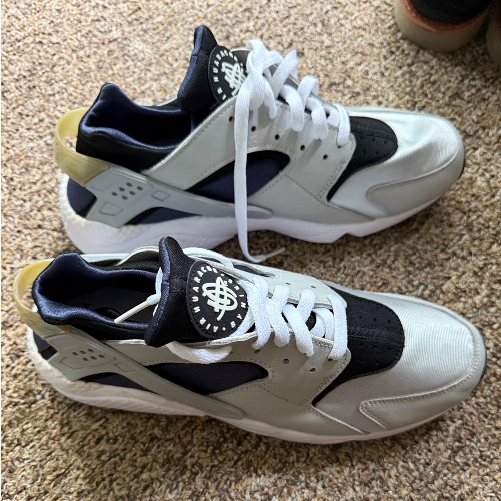 Nike Huarache 11.5 mens
New